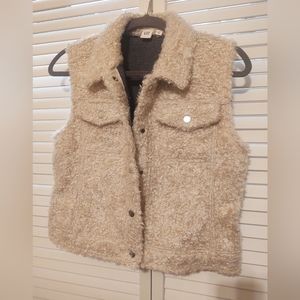 NWT GAP Beige Sherpa Fleece Western Vest. Size Medium.